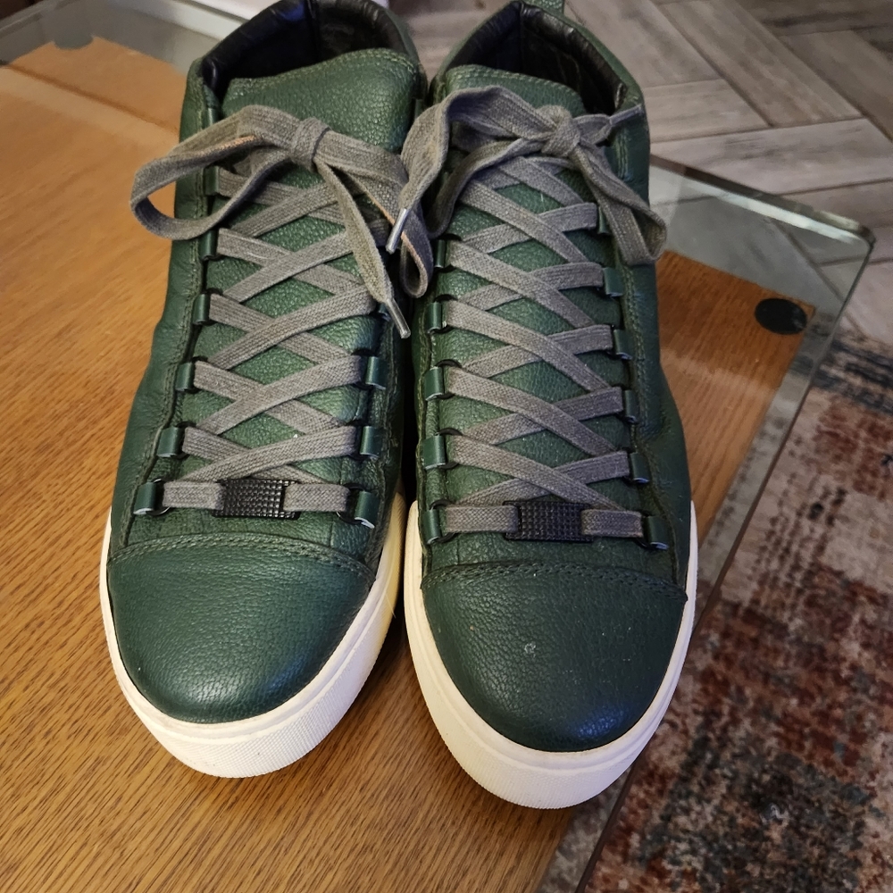 shoes - Picture 2 of 3
